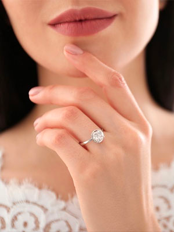 bague de fiançailles solitaire diamant simple